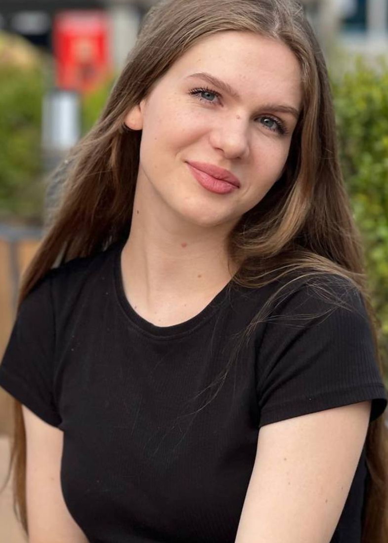 Russian Bride Alena age: 19 id:0000203496